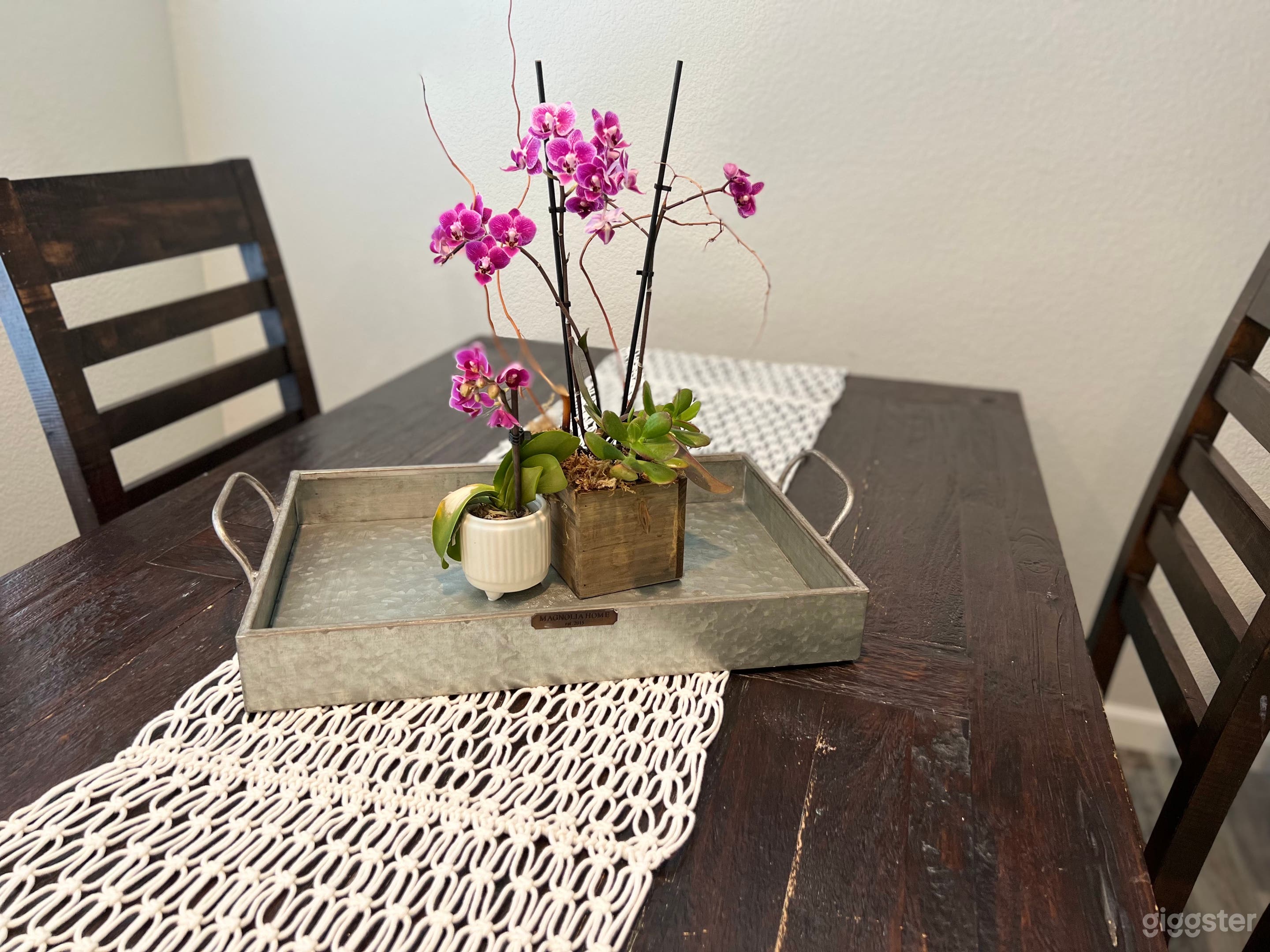 Luxury Suburban Townhome plenty of Natural Light Photo 3