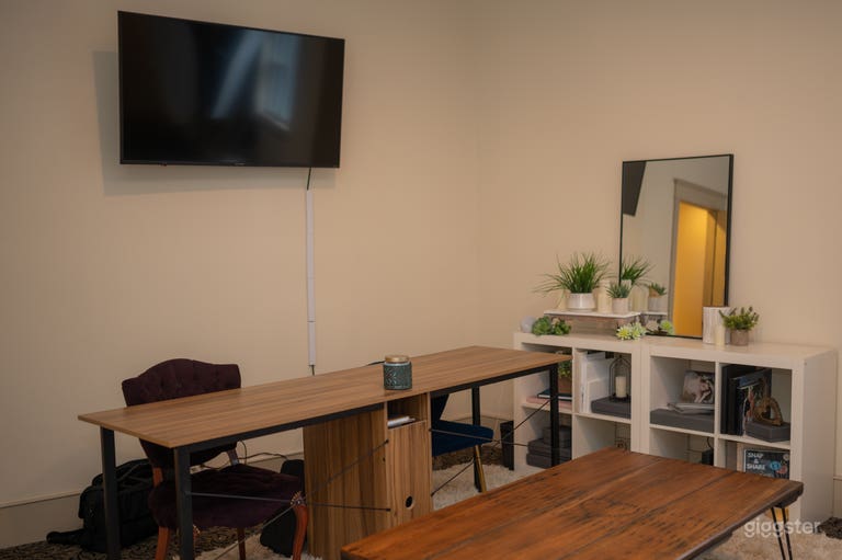  Sales Area and Meeting Space 