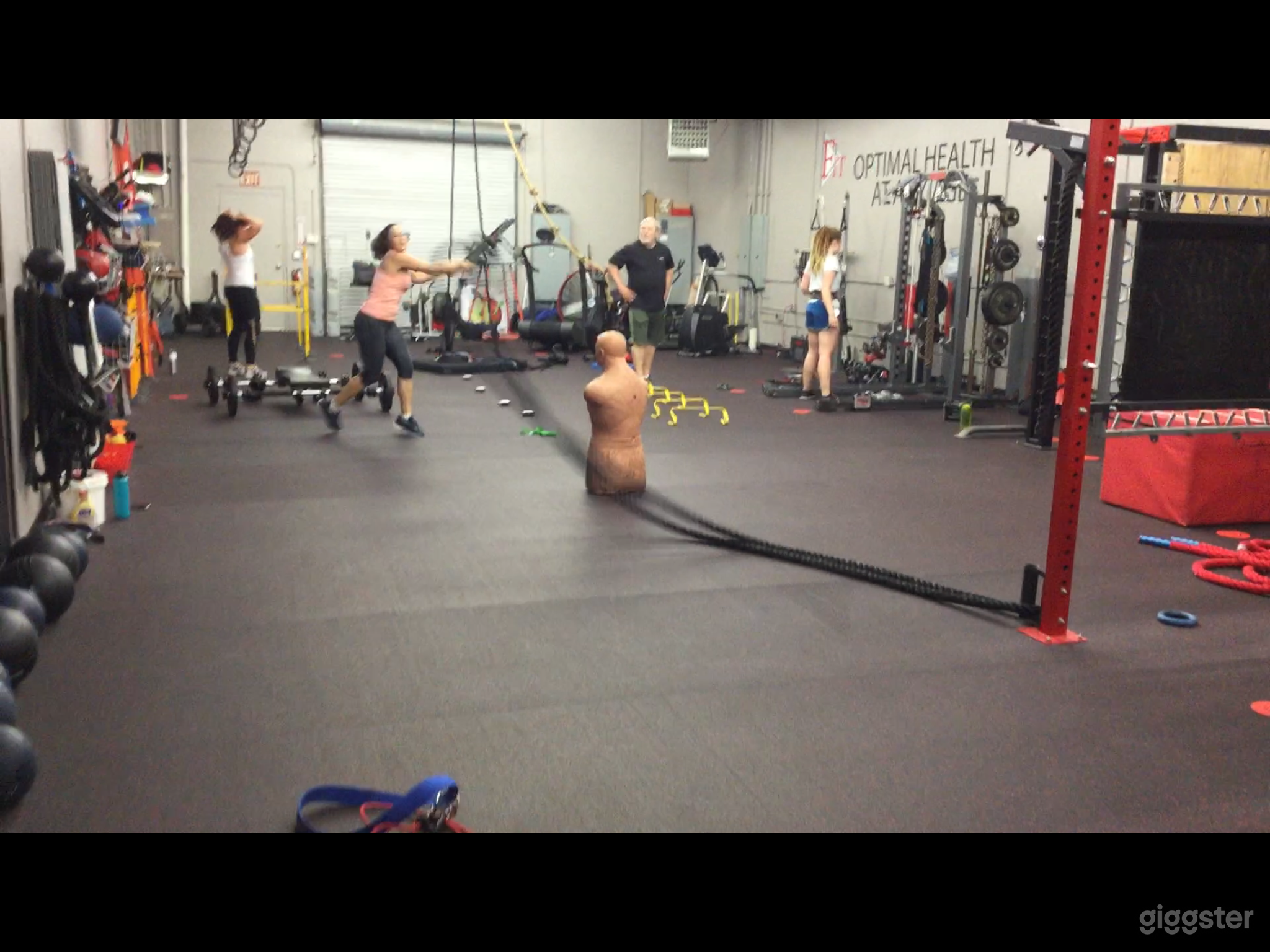 Well Lit Open Space with Rubber &amp; Carpet Flooring Perfect for Events and Photoshoot Photo 4