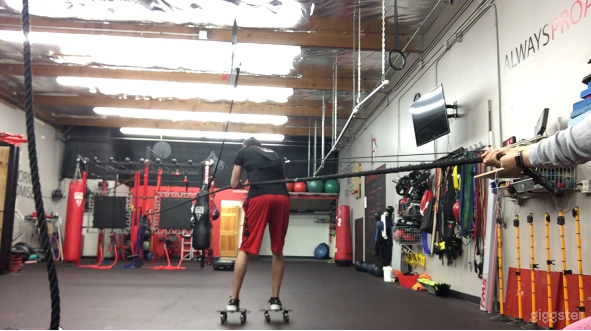 Well Lit Open Space with Rubber &amp; Carpet Flooring Perfect for Events and Photoshoot Photo 2