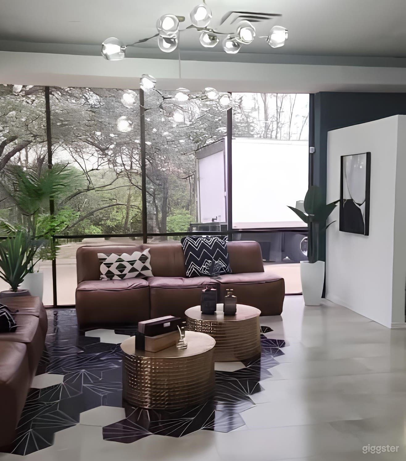 Sophisticated Lounge for Shoots Photo 4