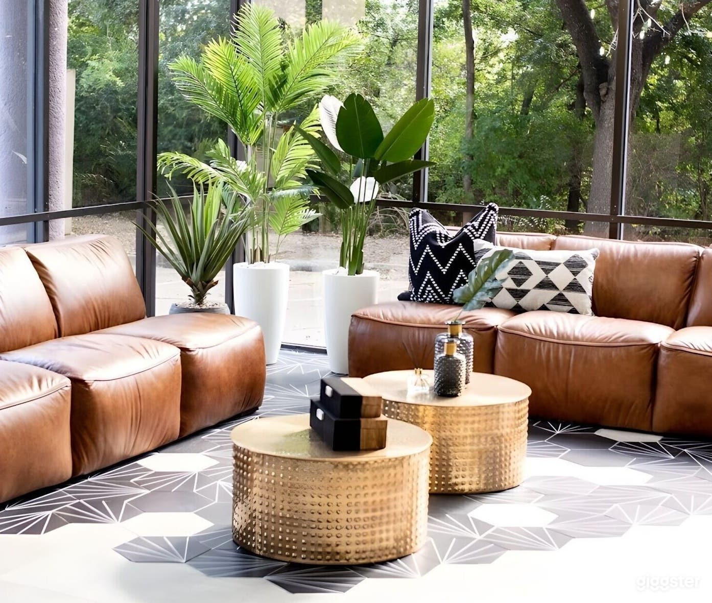 Sophisticated Lounge for Shoots Photo 1