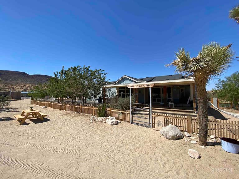  Decorated Ranch House w/best view in Yuca Valley 