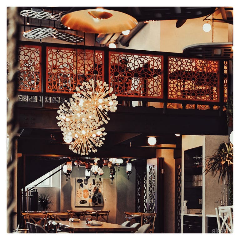  Un restaurante mediterráneo elegante 