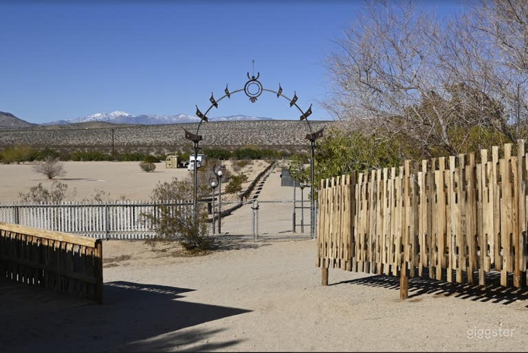  Huge West Lakeside Event Space In Joshua Tree 