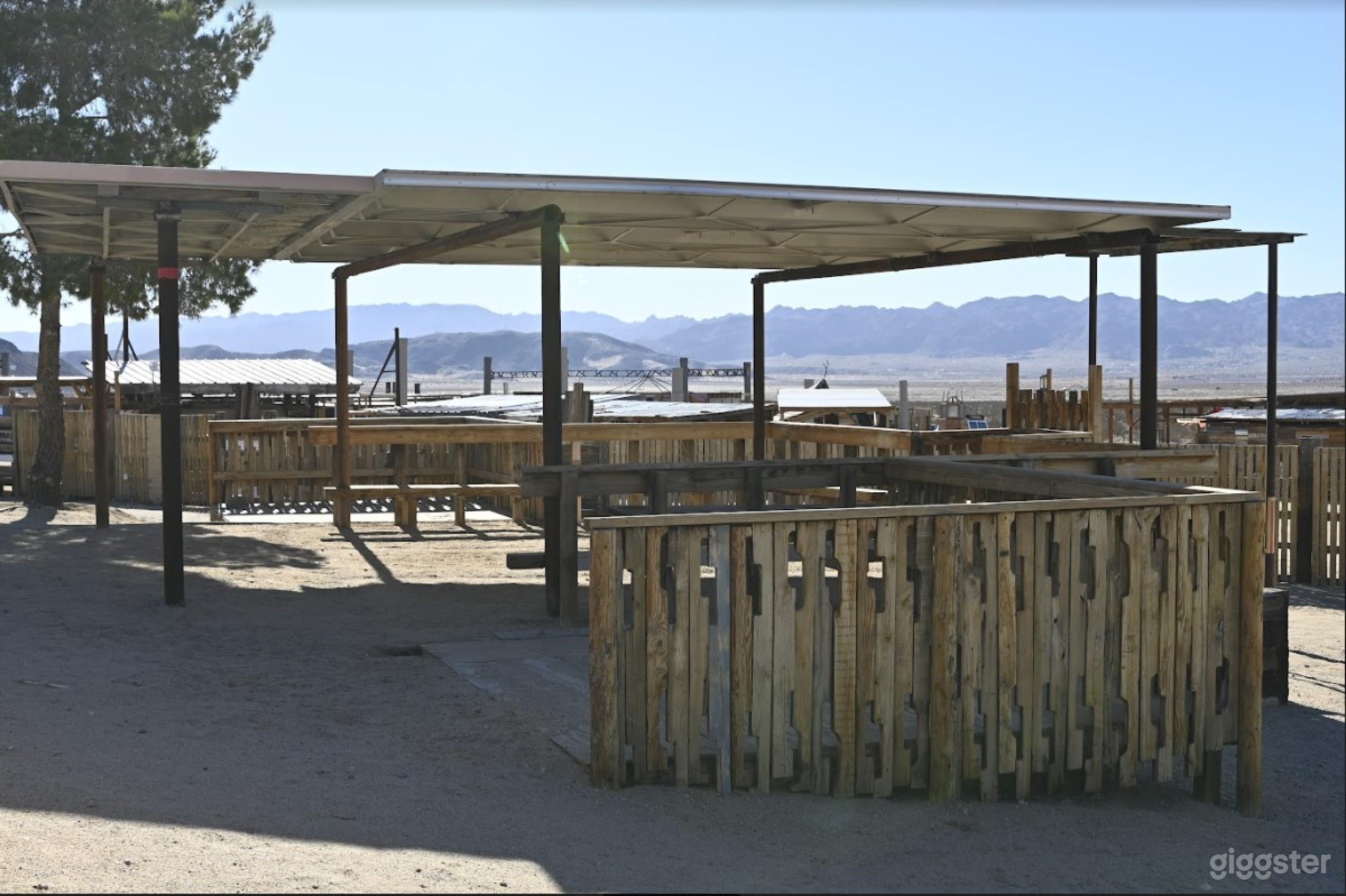 Huge West Lakeside Event Space In Joshua Tree Photo 2