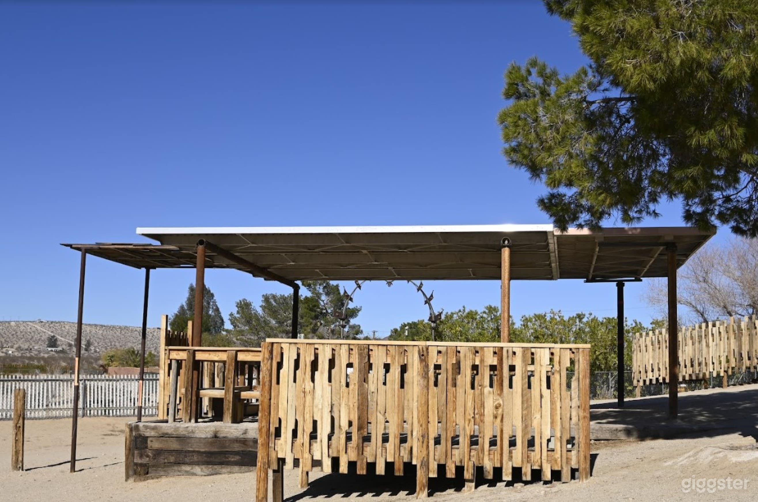 Huge West Lakeside Event Space In Joshua Tree Photo 4