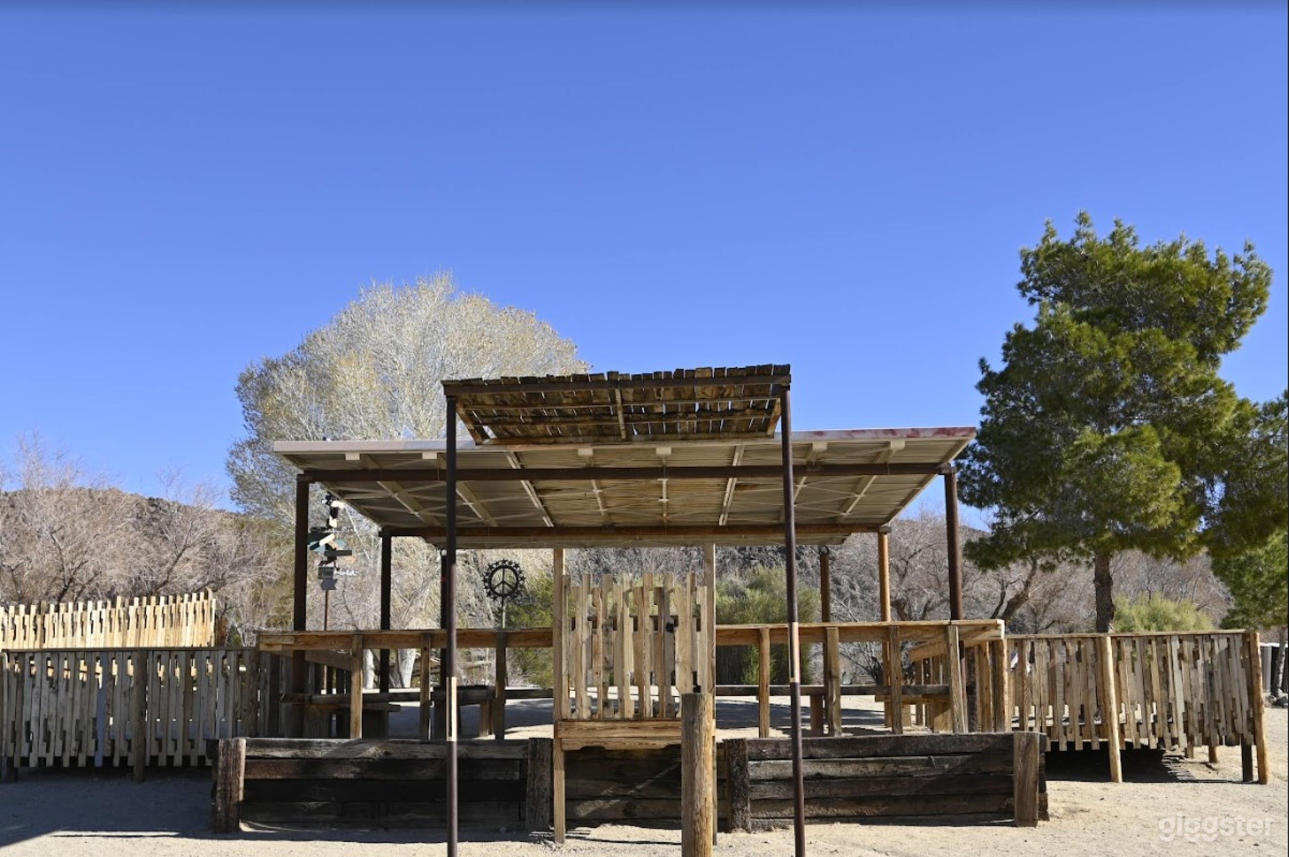Huge West Lakeside Event Space In Joshua Tree Photo 3