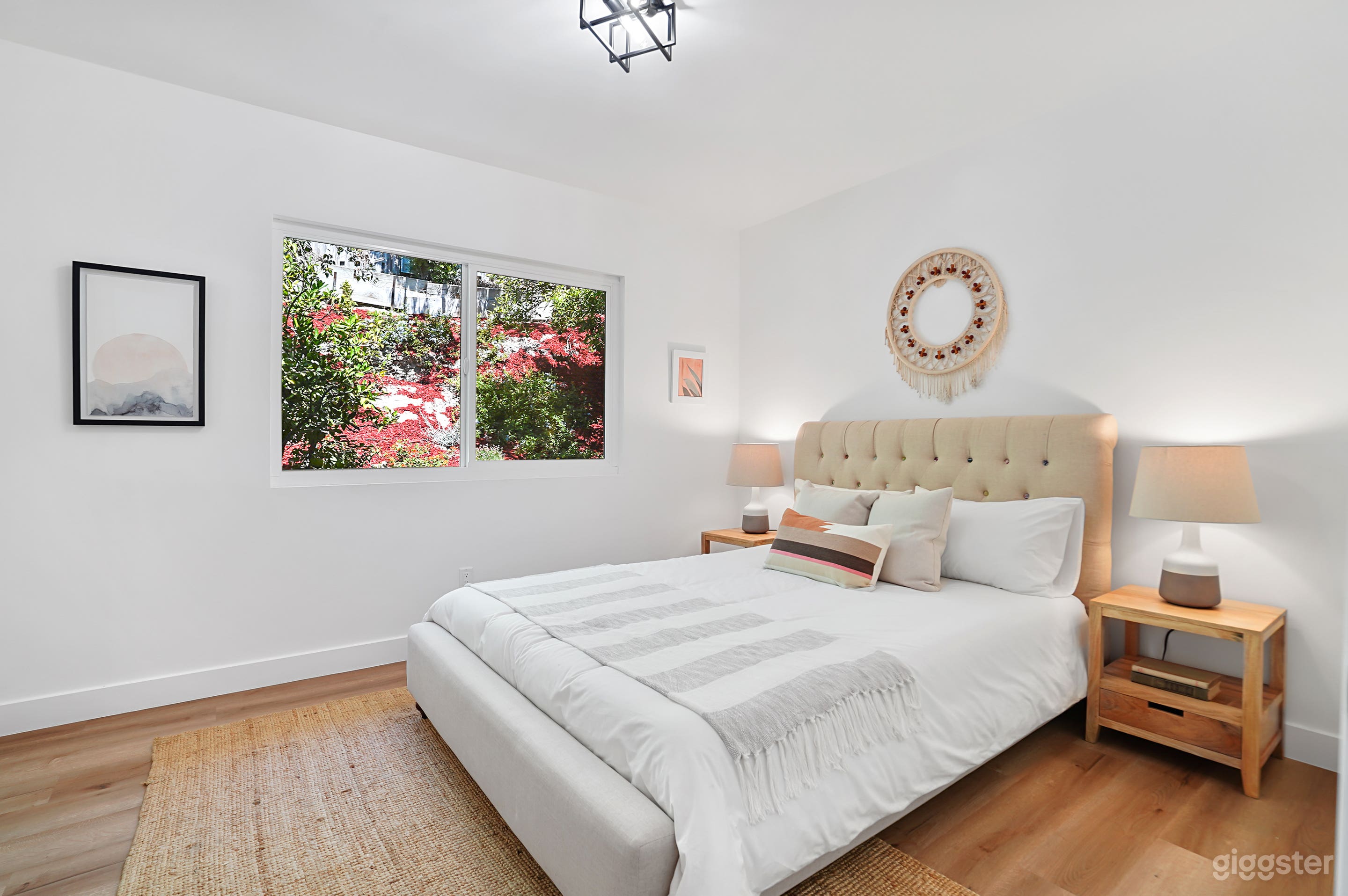  Modern Tarzana Estate with Pool &amp; Jetliner Views Photo 3