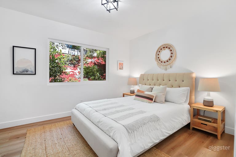   Modern Tarzana Estate with Pool & Jetliner Views 