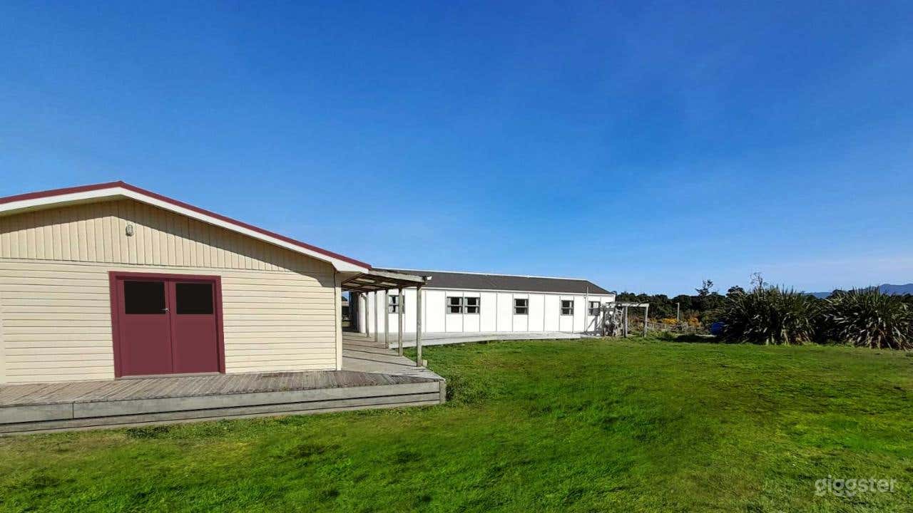 Spacious Lodge with Lots of Amenities Photo 1