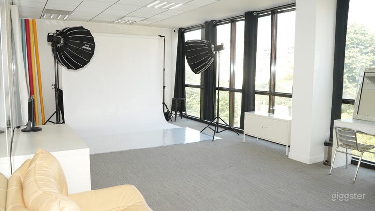  Studio photo - video, moderne, tout equipe et tres lumineux 