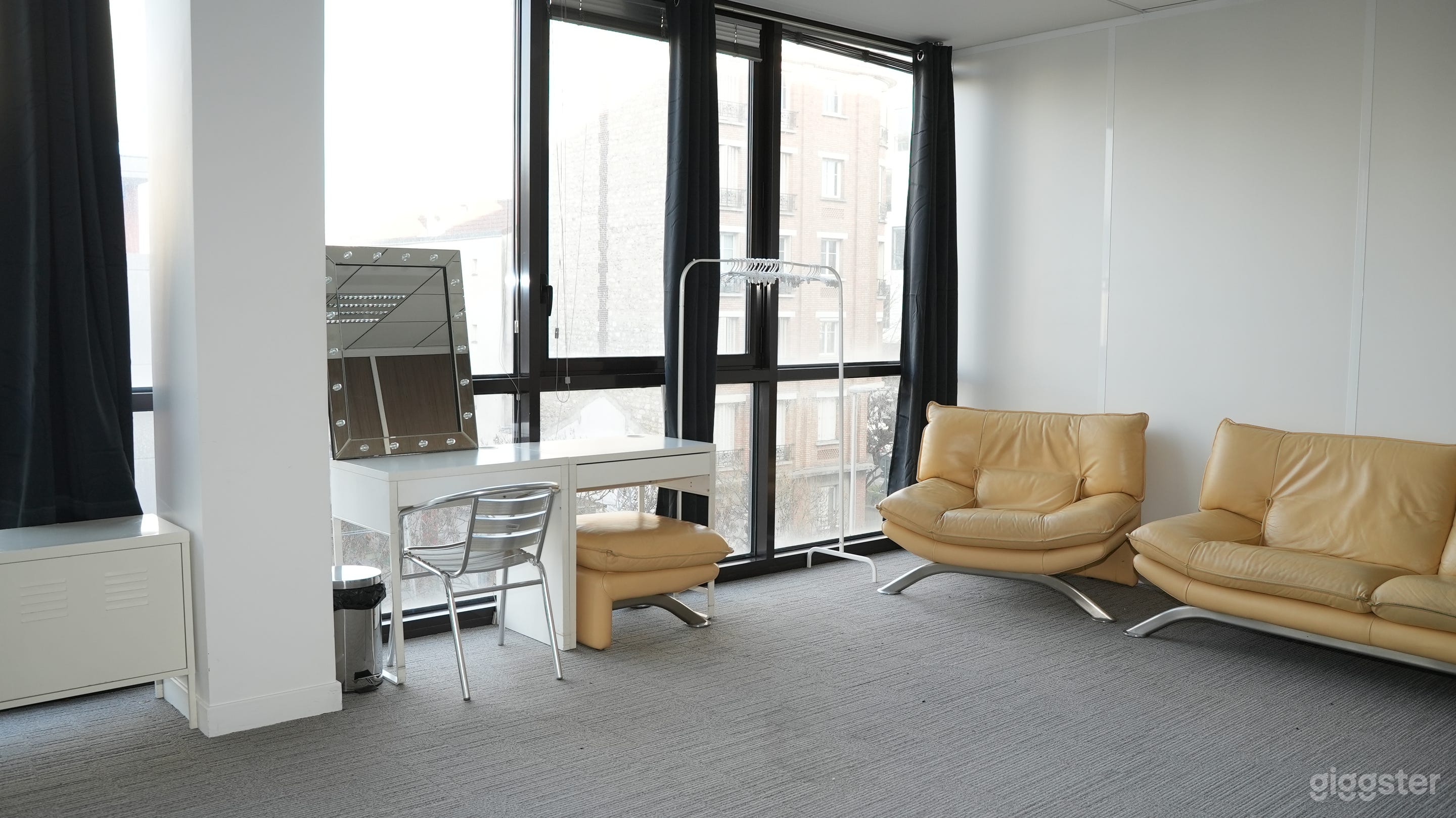 Photo de Studio photo - video, moderne, tout equipe et tres lumineux 3