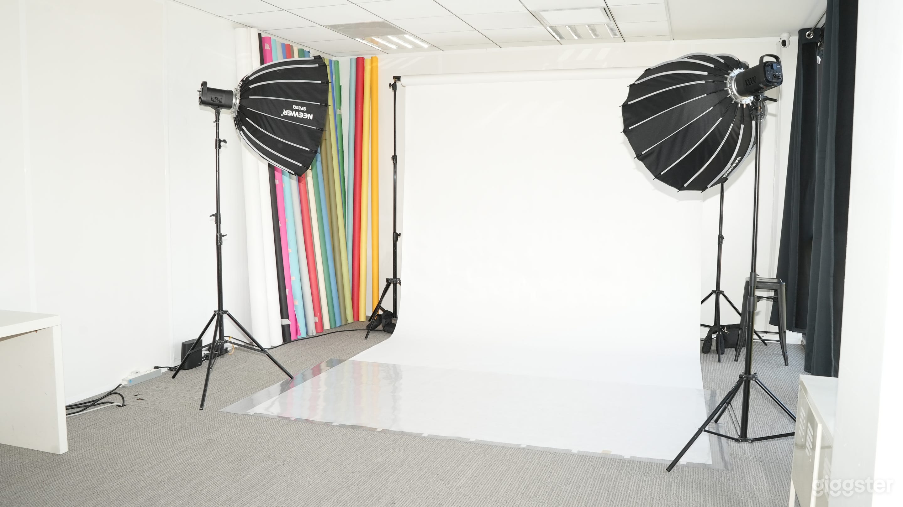 Photo de Studio photo - video, moderne, tout equipe et tres lumineux 2