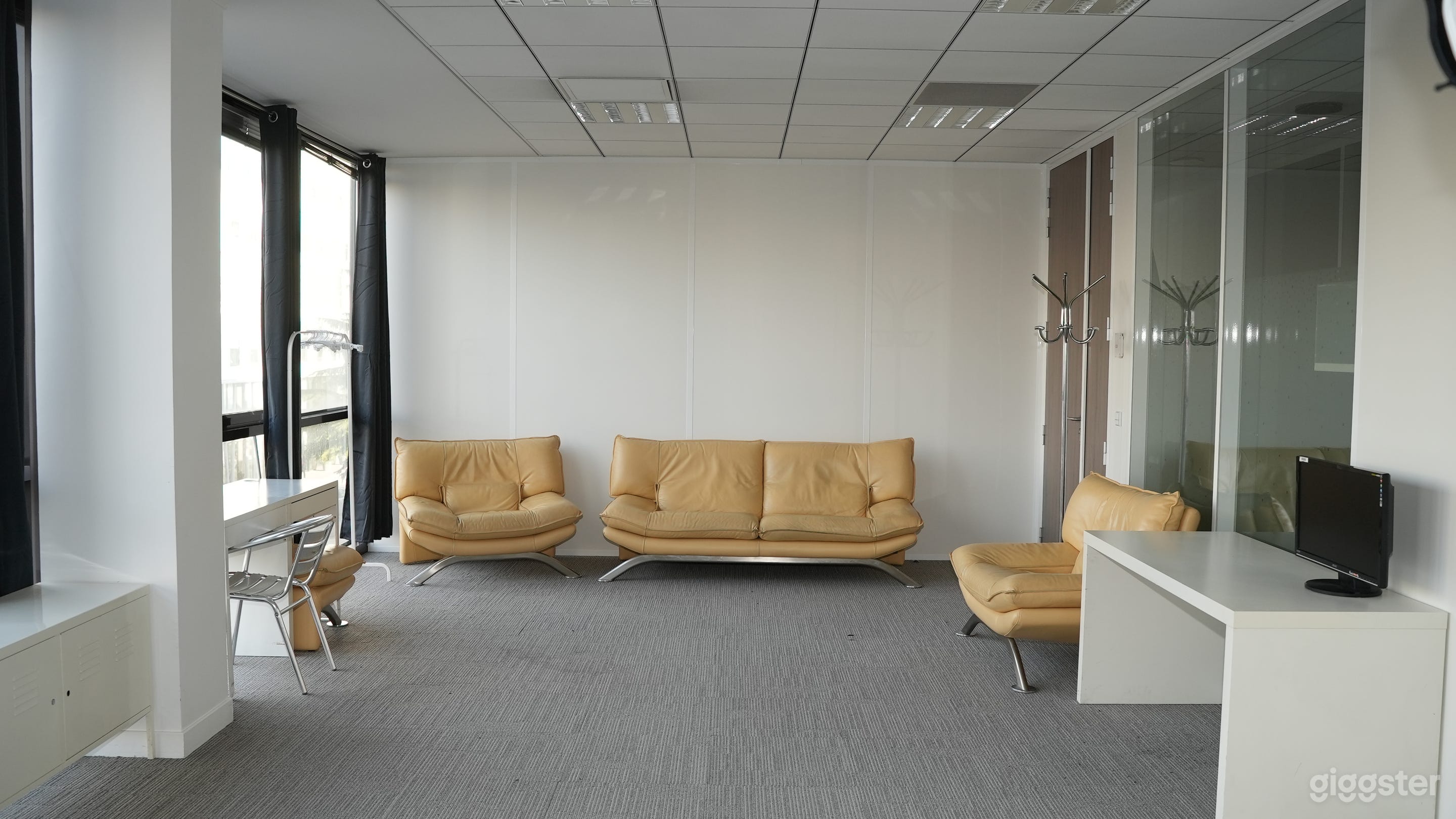 Photo de Studio photo - video, moderne, tout equipe et tres lumineux 4