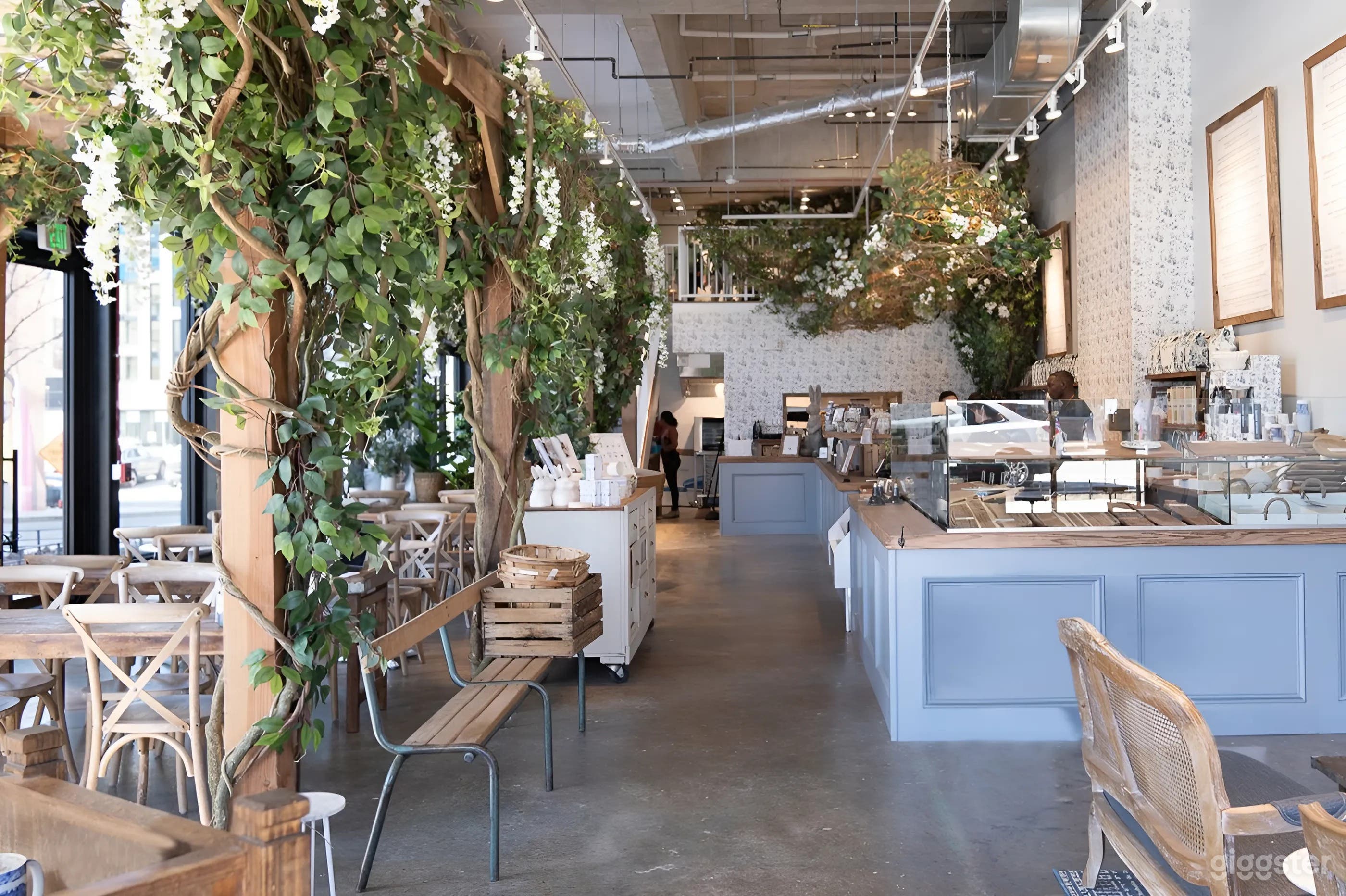 Elegant French-Inspired Venue with Stunning Florals &amp; Rustic Charm (Union Market) Photo 2