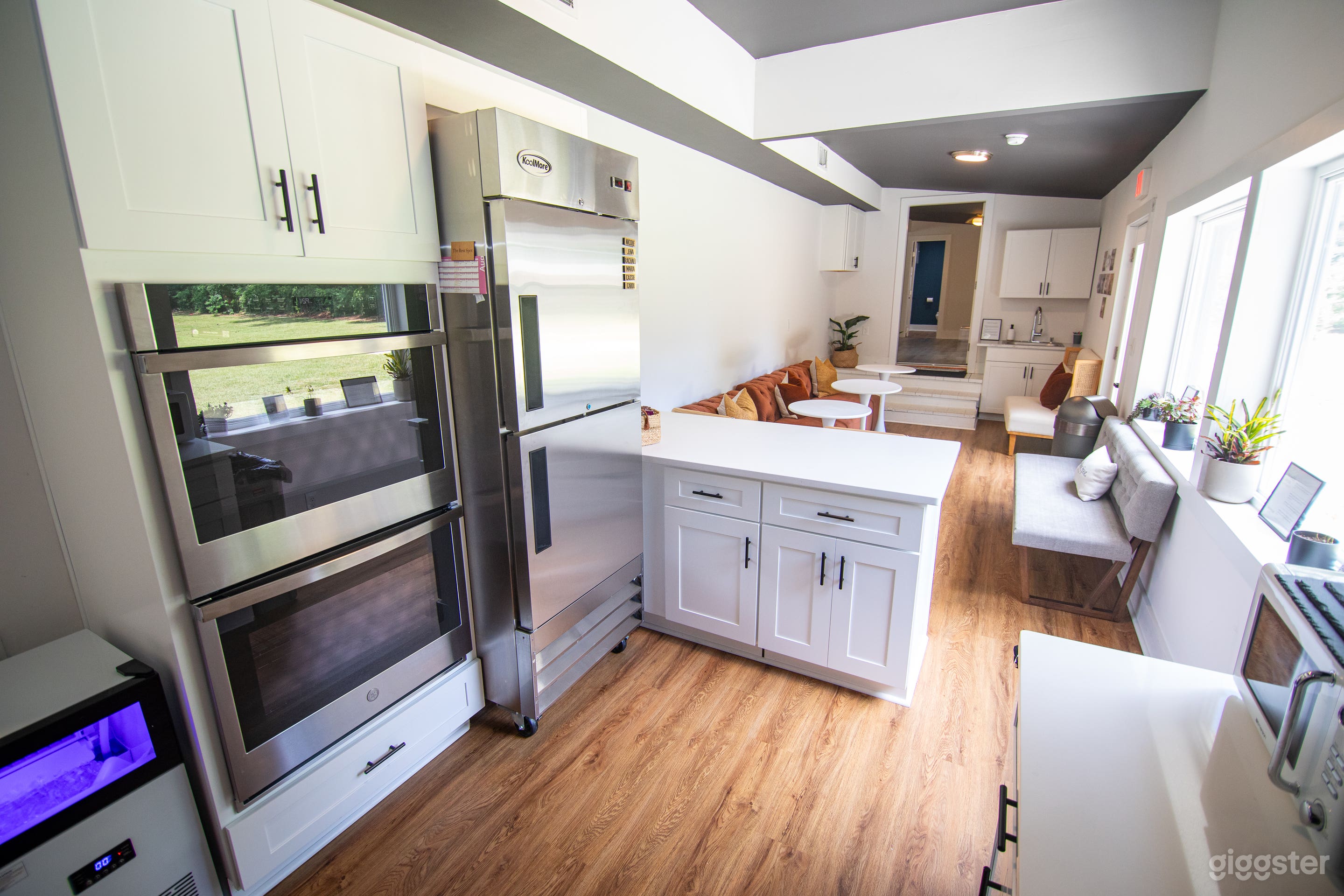 Tranquil Indoor-Outdoor Event Oasis w/ Lounge Photo 3