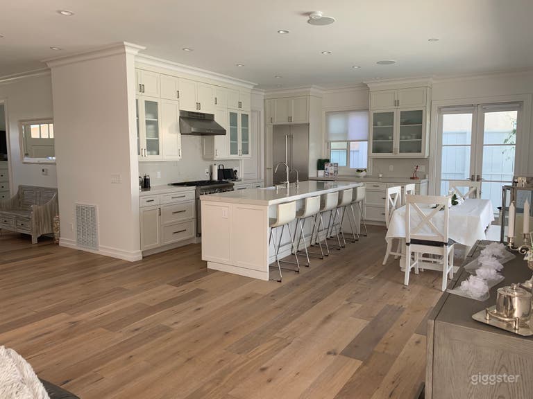  View Living Room to Kitchen 