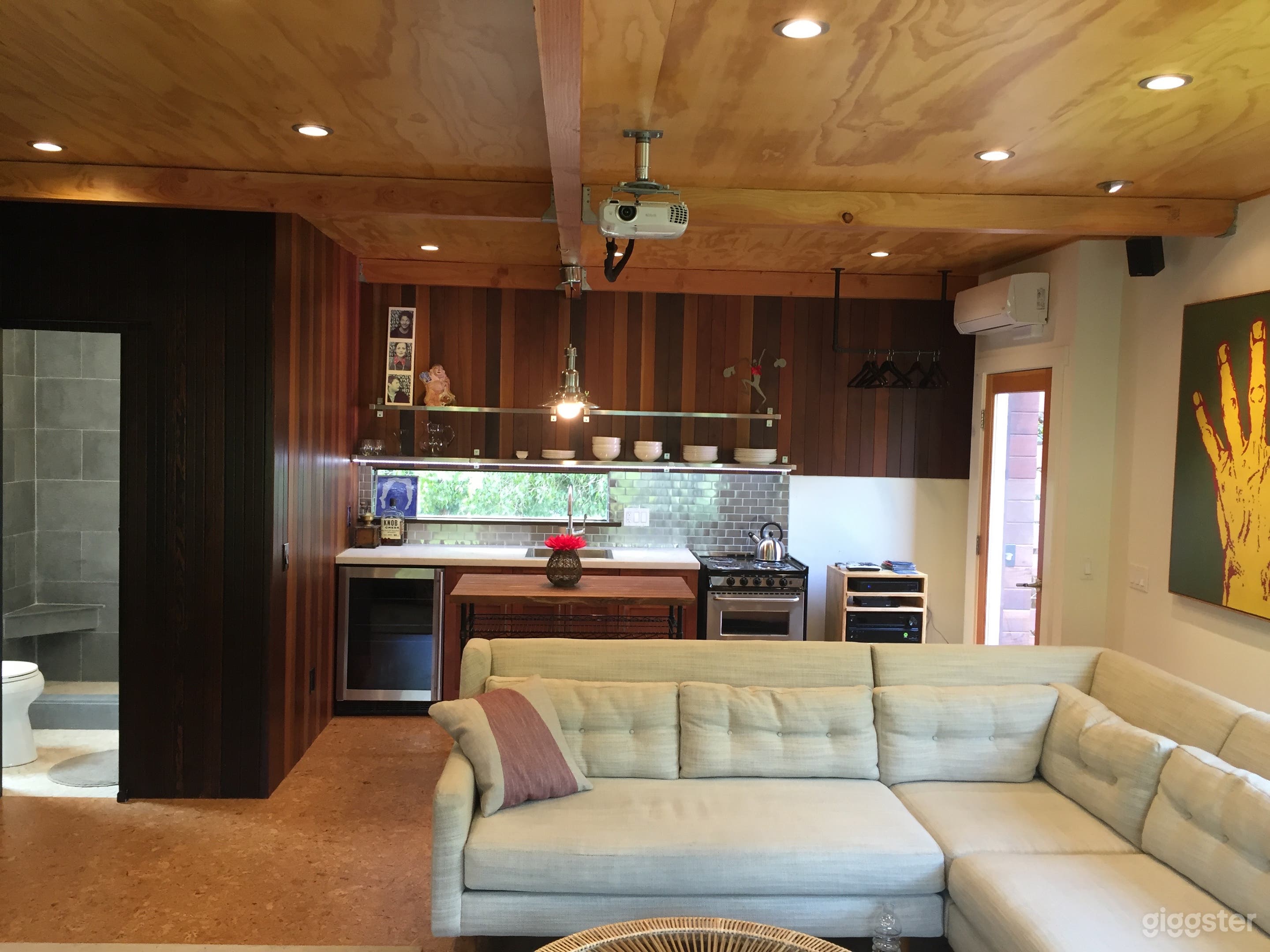 2 Locations for/price of 1: Craftsman &amp; Modern Photo 4