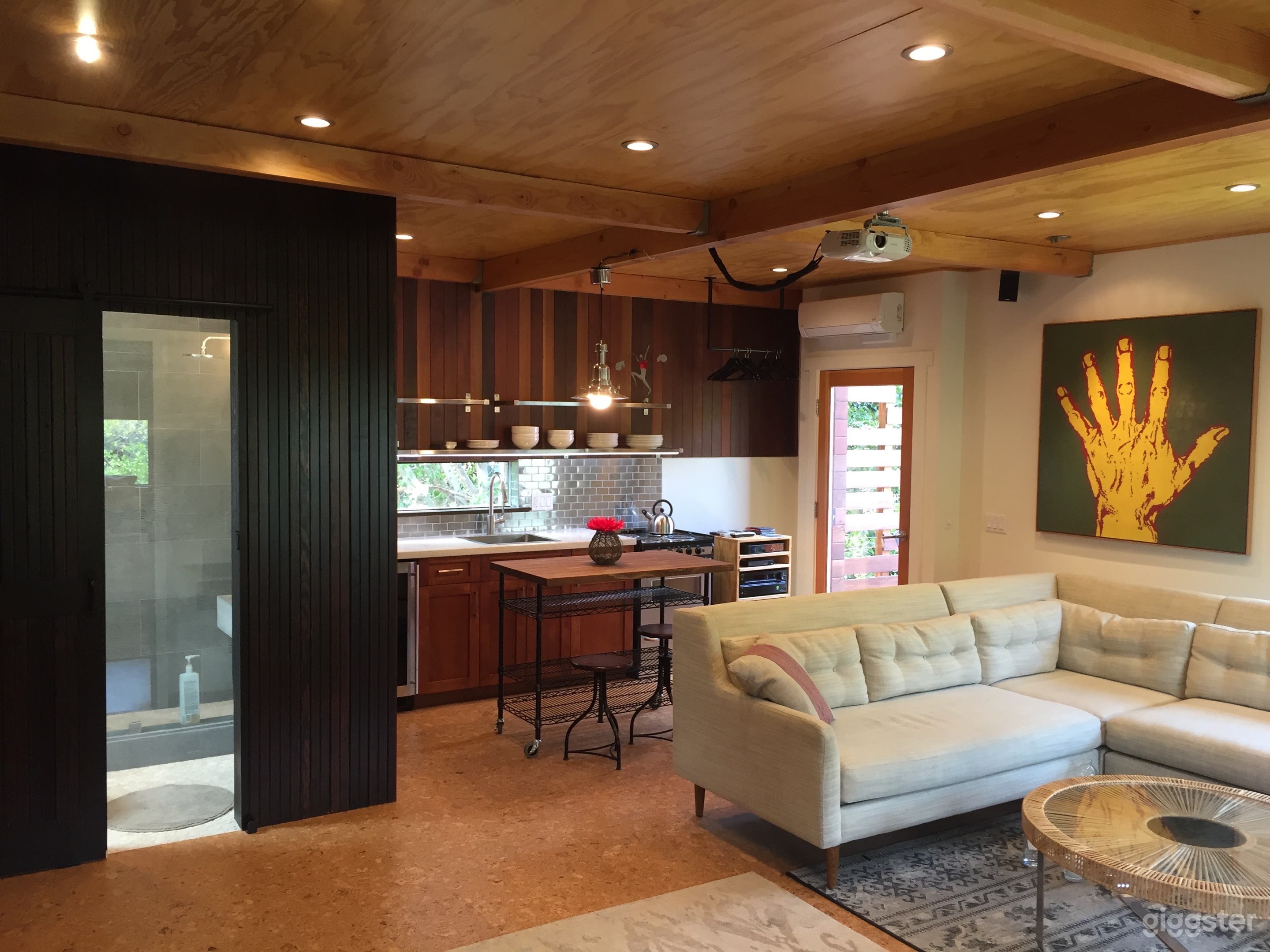 2 Locations for/price of 1: Craftsman &amp; Modern Photo 3