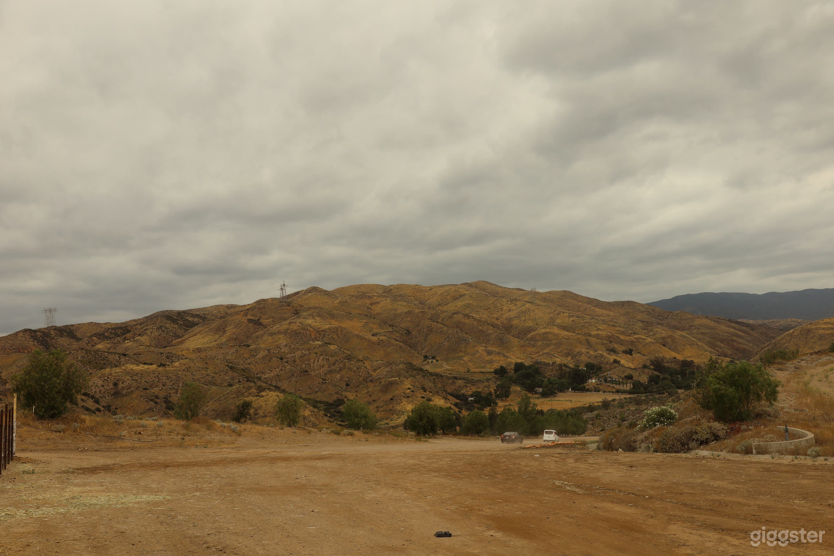 Private Western Ranch with Horses, Open Fields & Mountains Photo 2