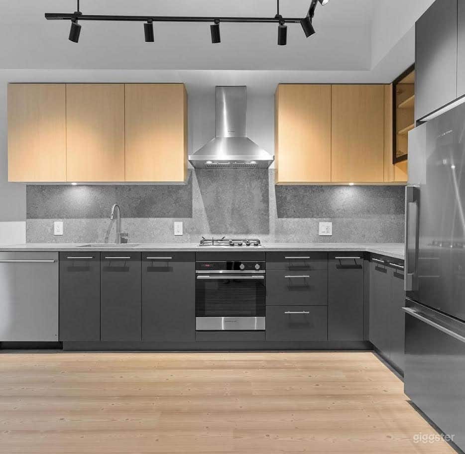 Stunning Condo Space  Photo 2