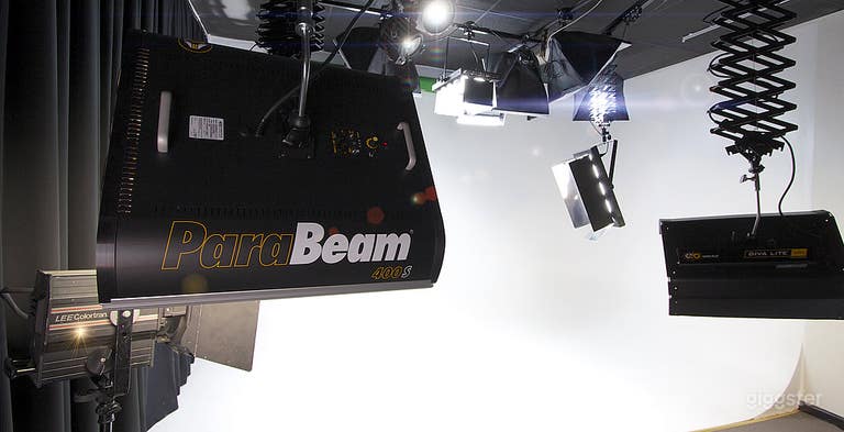  Alquiler de Estudio de Cine, TV y Fotografía 