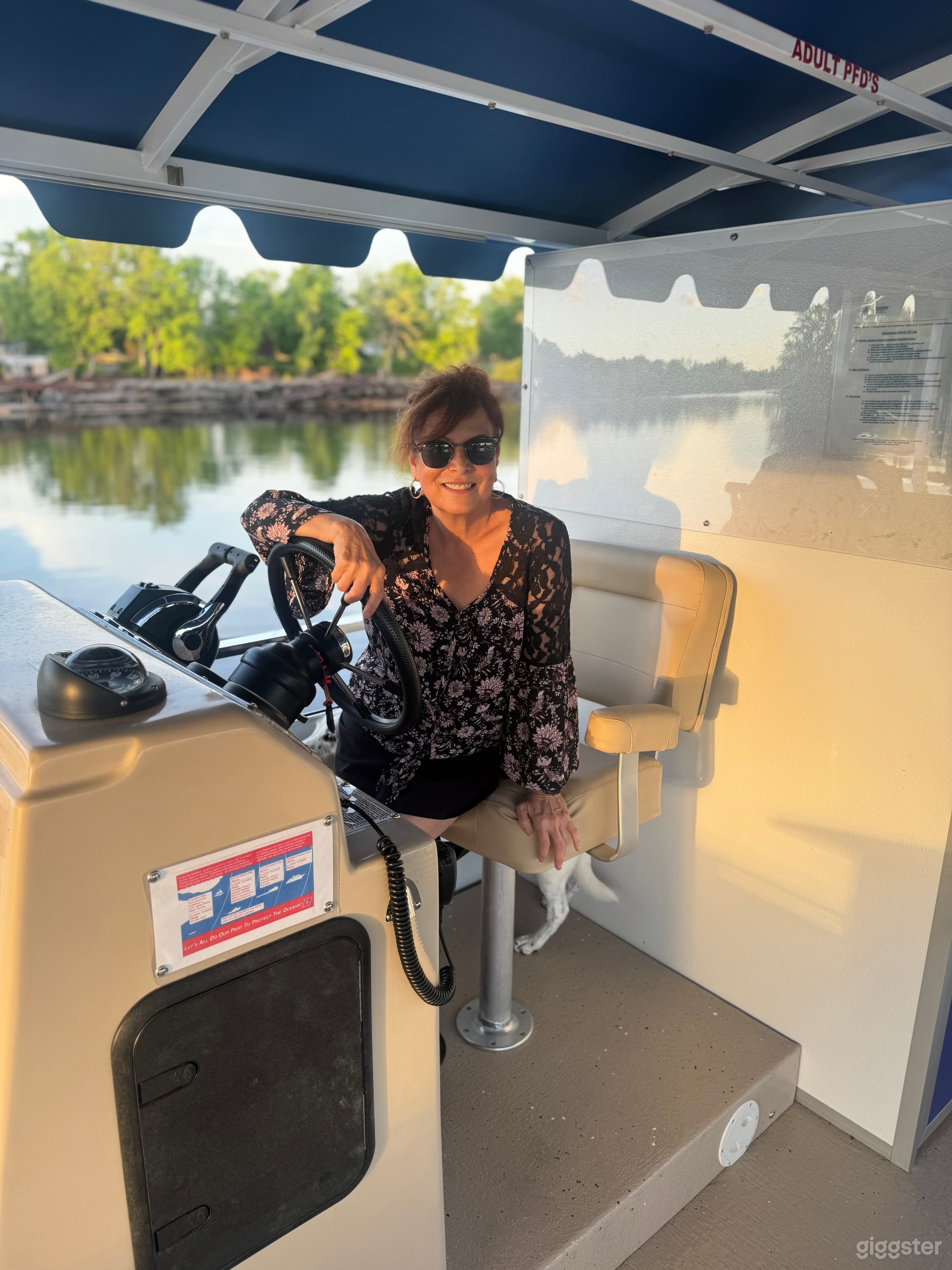 Private charter boat - river or lake excursions Photo 3