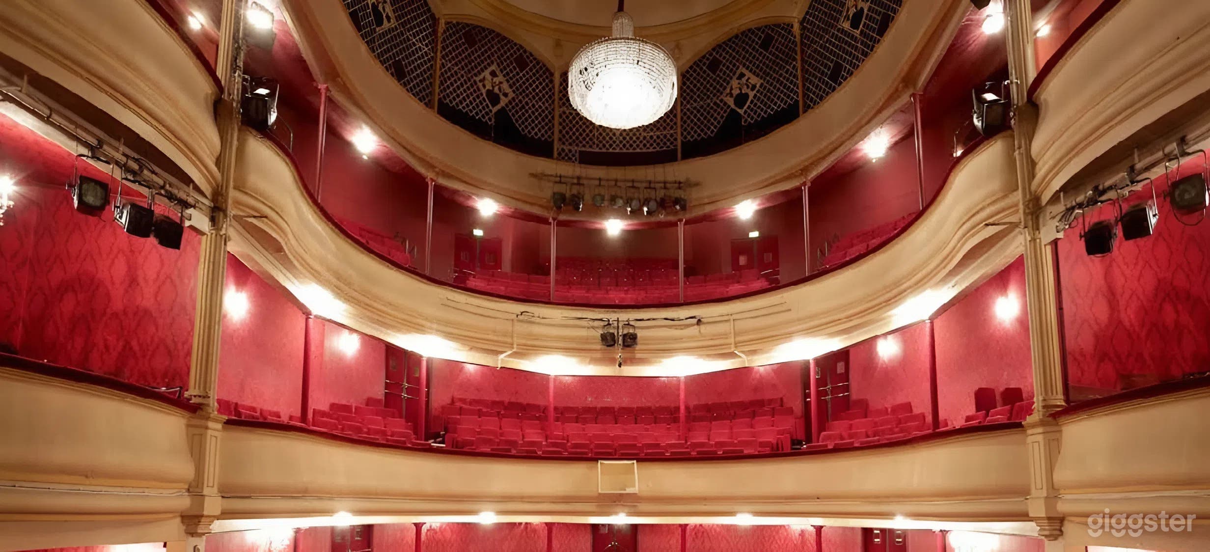 Photo de Théâtre historique parisien avec plusieurs espaces événement 3