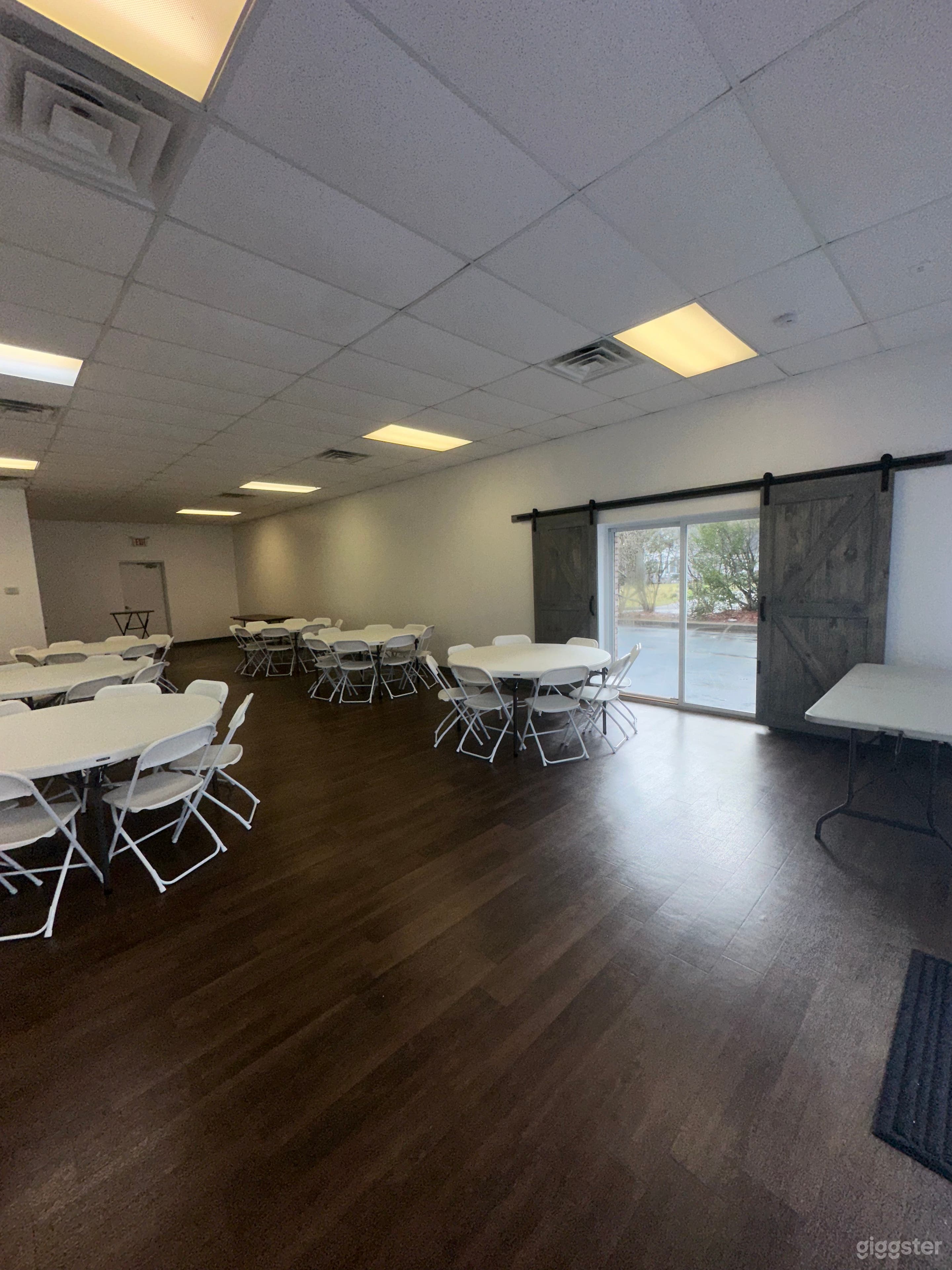 The main room, The E Room, light and bright! View from The State Room