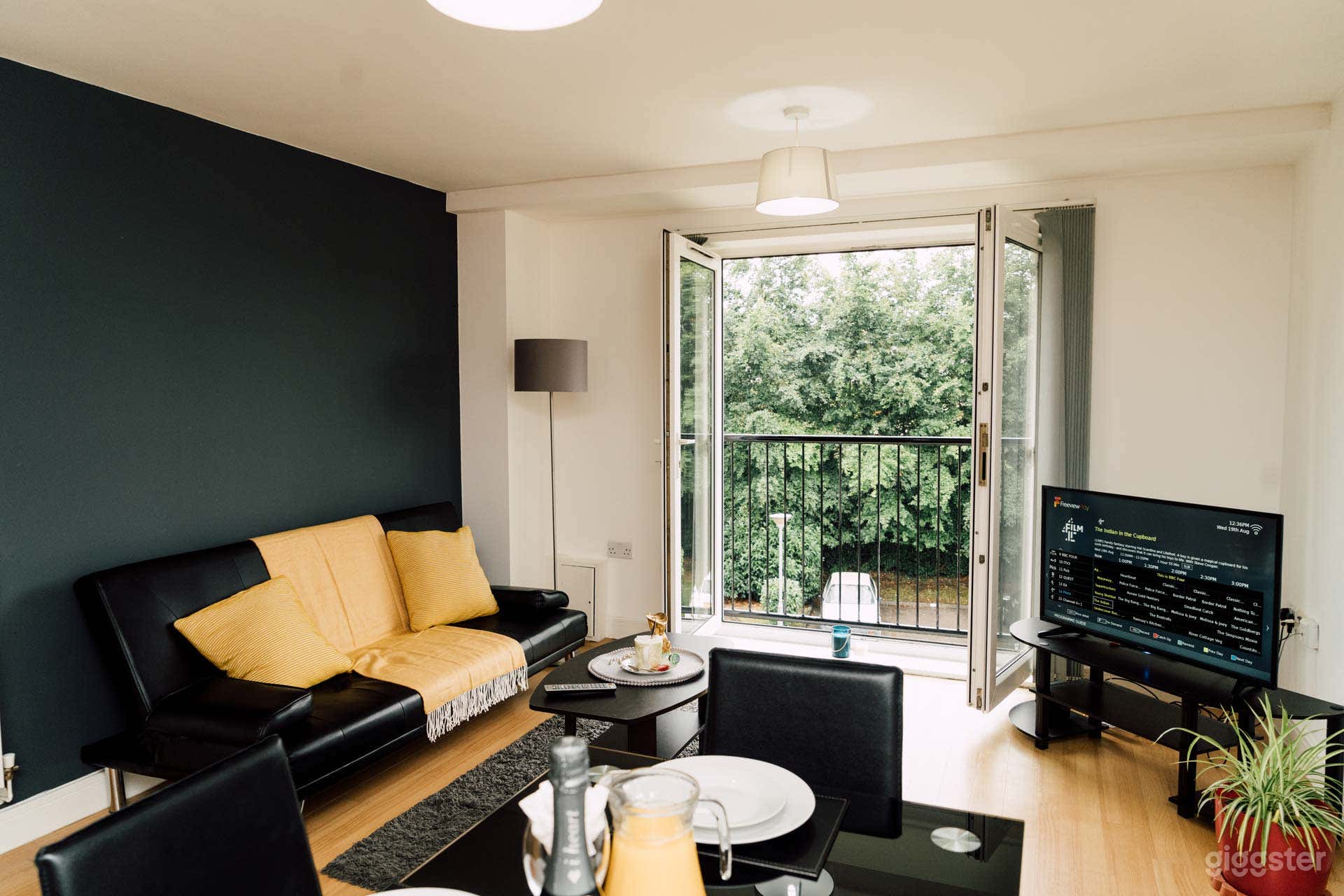 Modern 2 Bedroom Apartment in West Derby Photo 3