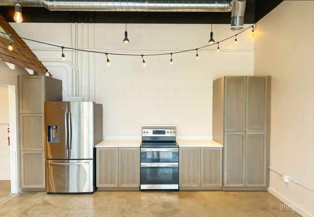 Modern Industrial Studio in Santa Cruz Photo 4