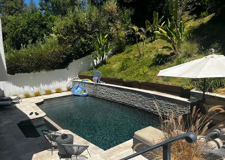  Modern Resort Style Backyard 