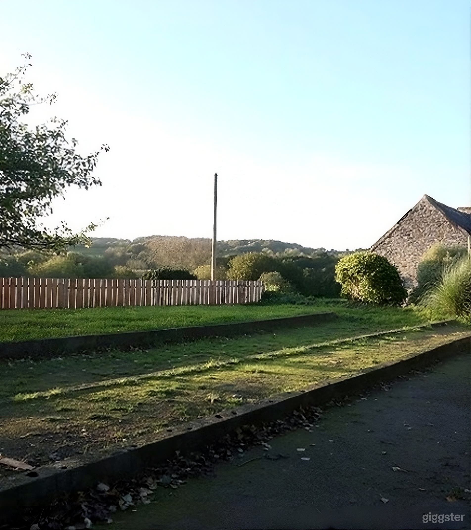 Photo de Jardin avec verger & coucher de soleil sur la vallée 3