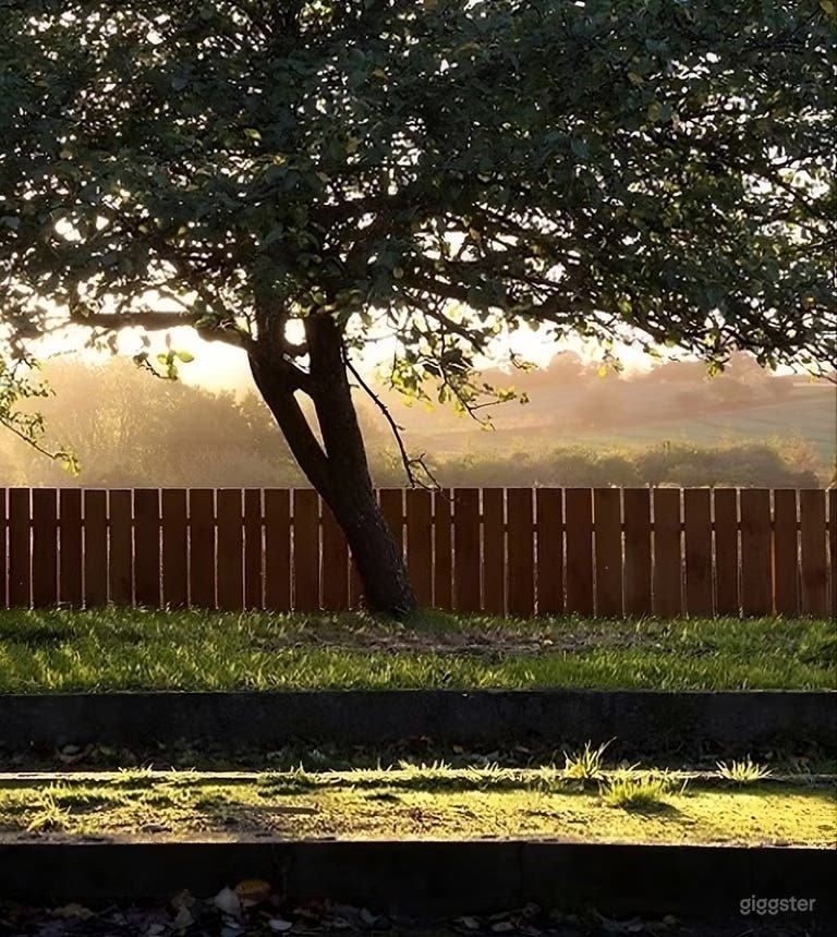  Jardin avec verger & coucher de soleil sur la vallée 
