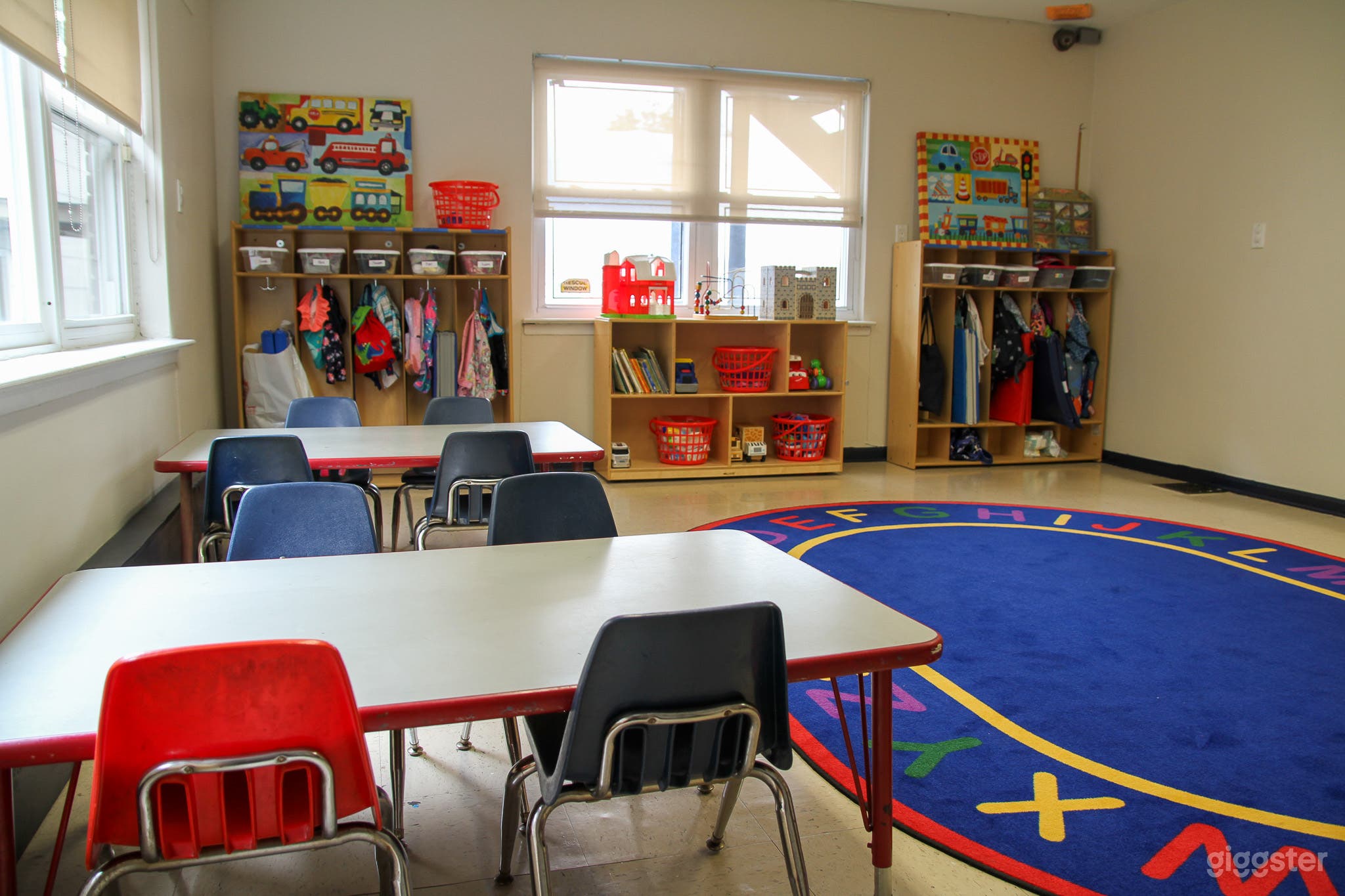 Colorful Classroom Perfect for Small Groups Photo 2