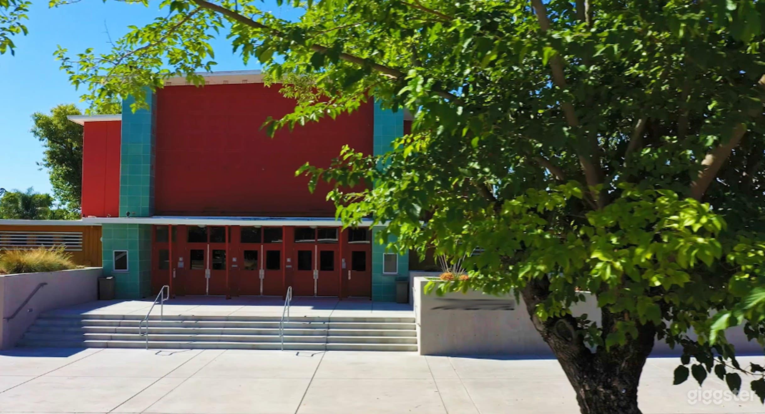 Beautiful Space for Personal and Professional Events Photo 3