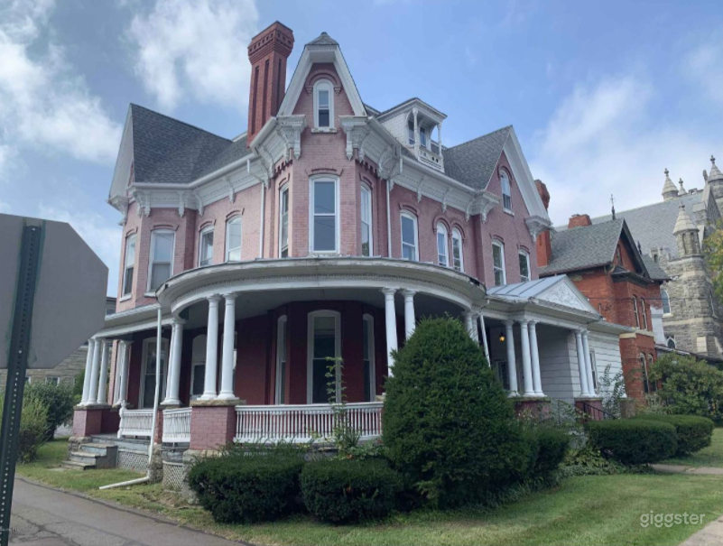 1900 Victorian Home with and 12 foot ceilings Photo 1