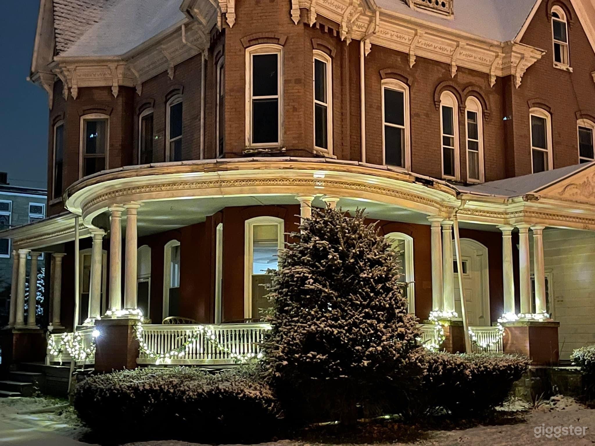 1900 Victorian Home with and 12 foot ceilings Photo 3