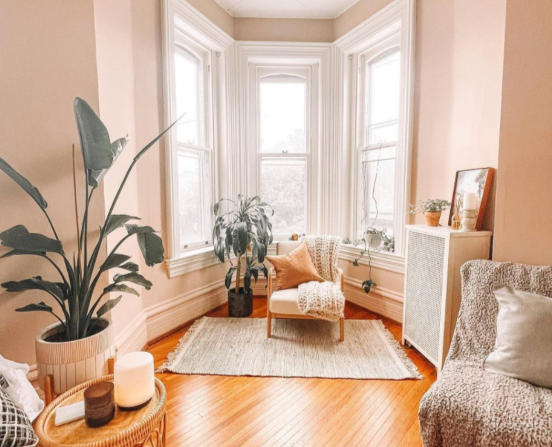 1900 Victorian Home with and 12 foot ceilings Photo 2