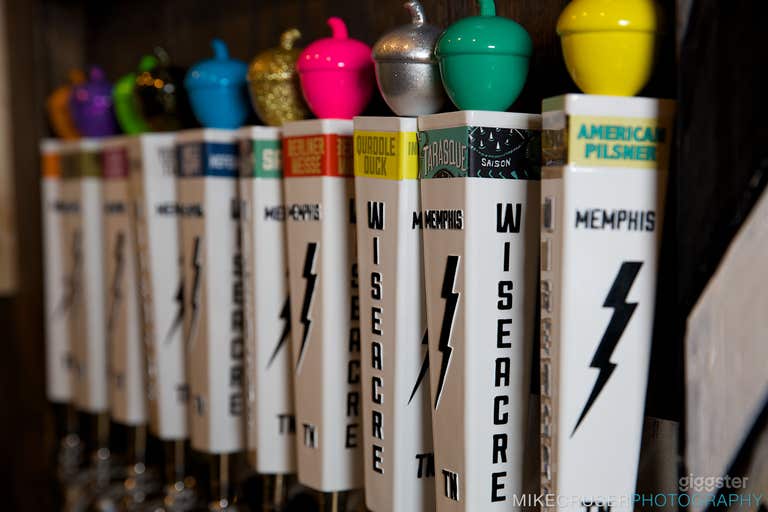  Cozy Taproom with Breakout Space 