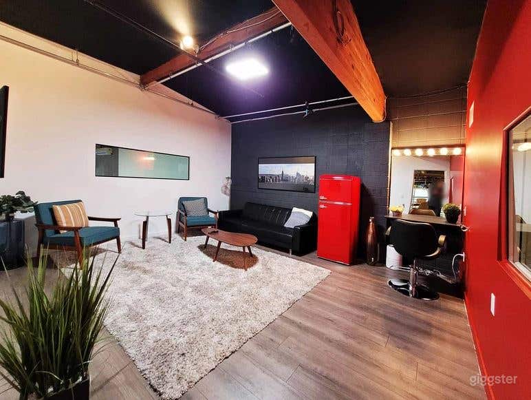 RECORDING &amp; PODCAST STUDIO in Los Angeles Photo 1