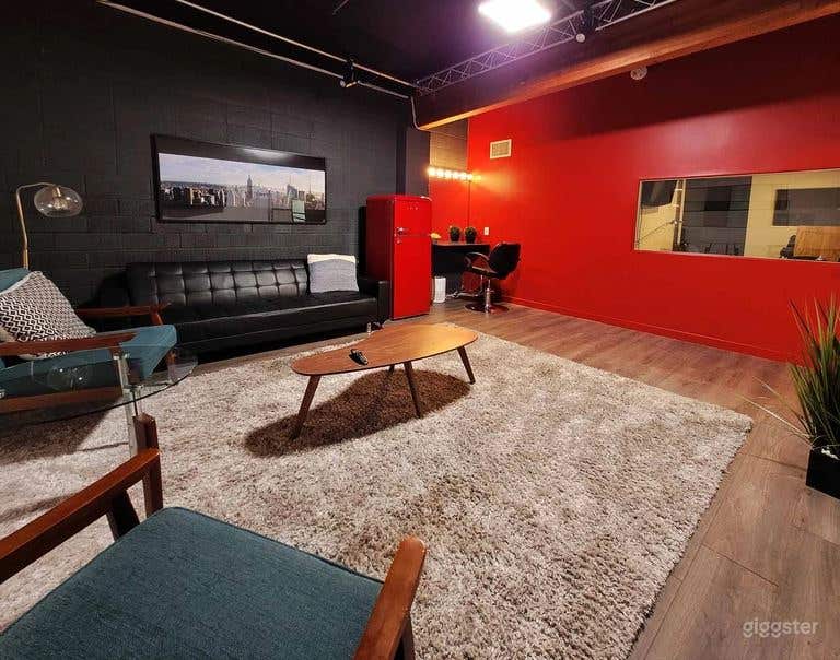 RECORDING &amp; PODCAST STUDIO in Los Angeles Photo 4