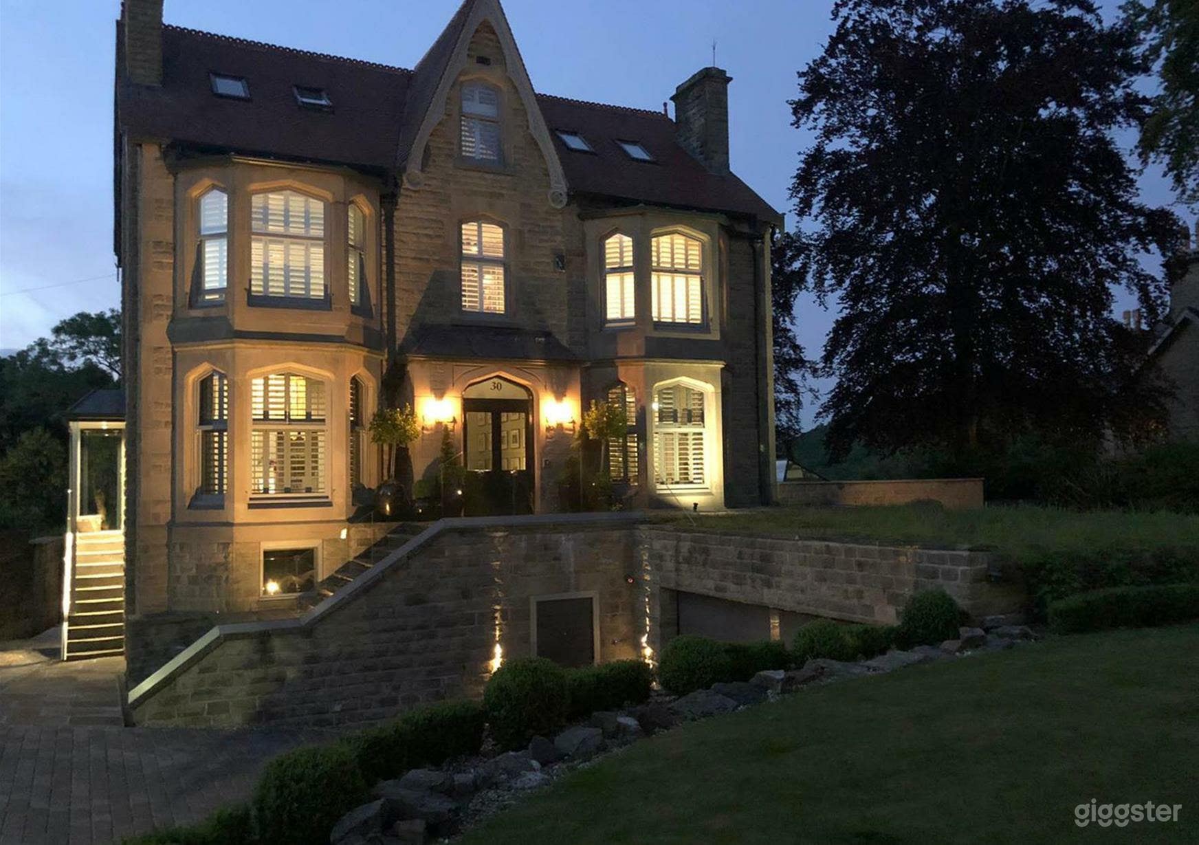 Victorian Luxury Mansion With Indoor Pool, Cinema &amp; Gym Photo 1