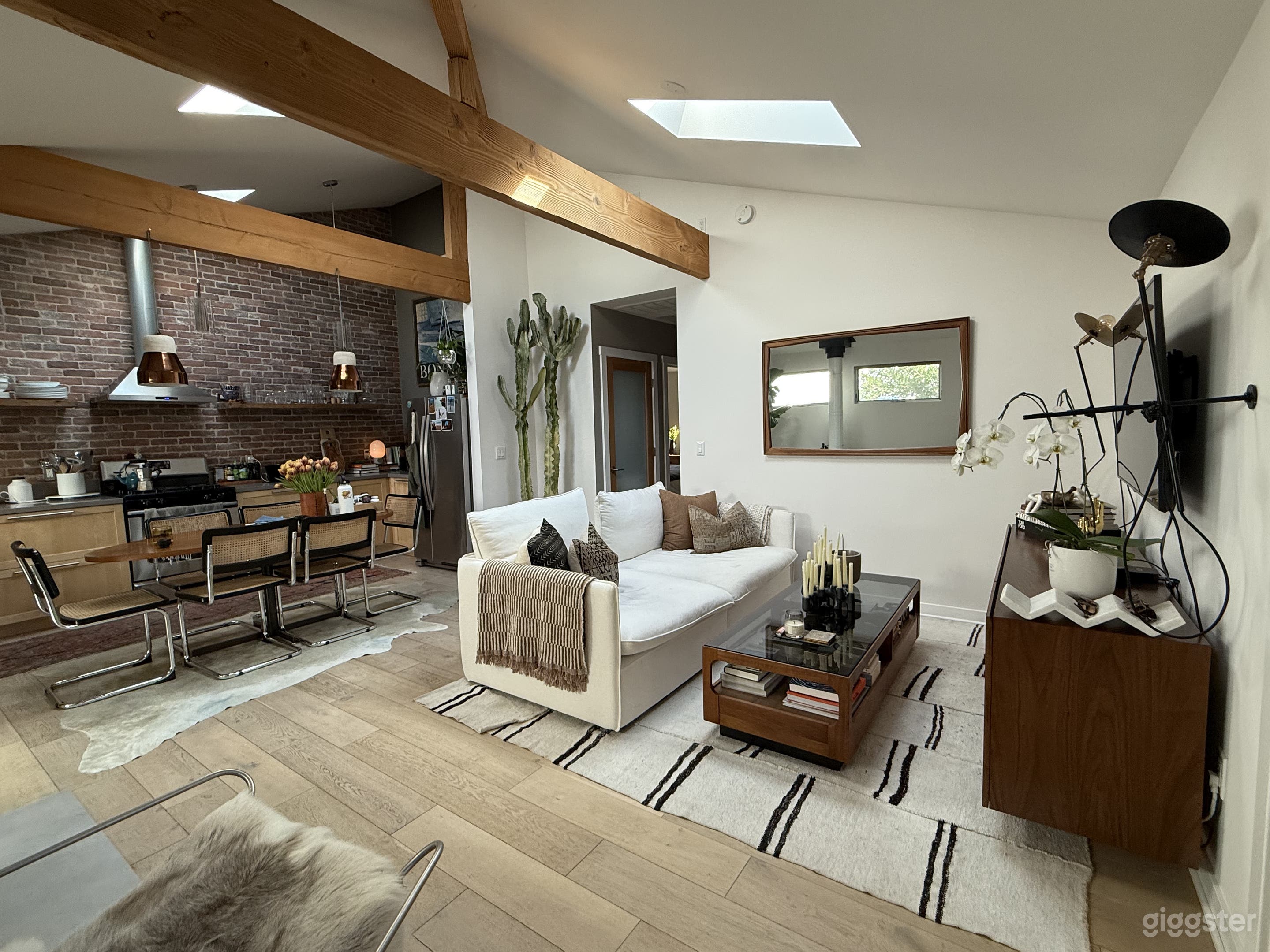 Scandinavian Soul, California Sun – Modern Designe Photo 1