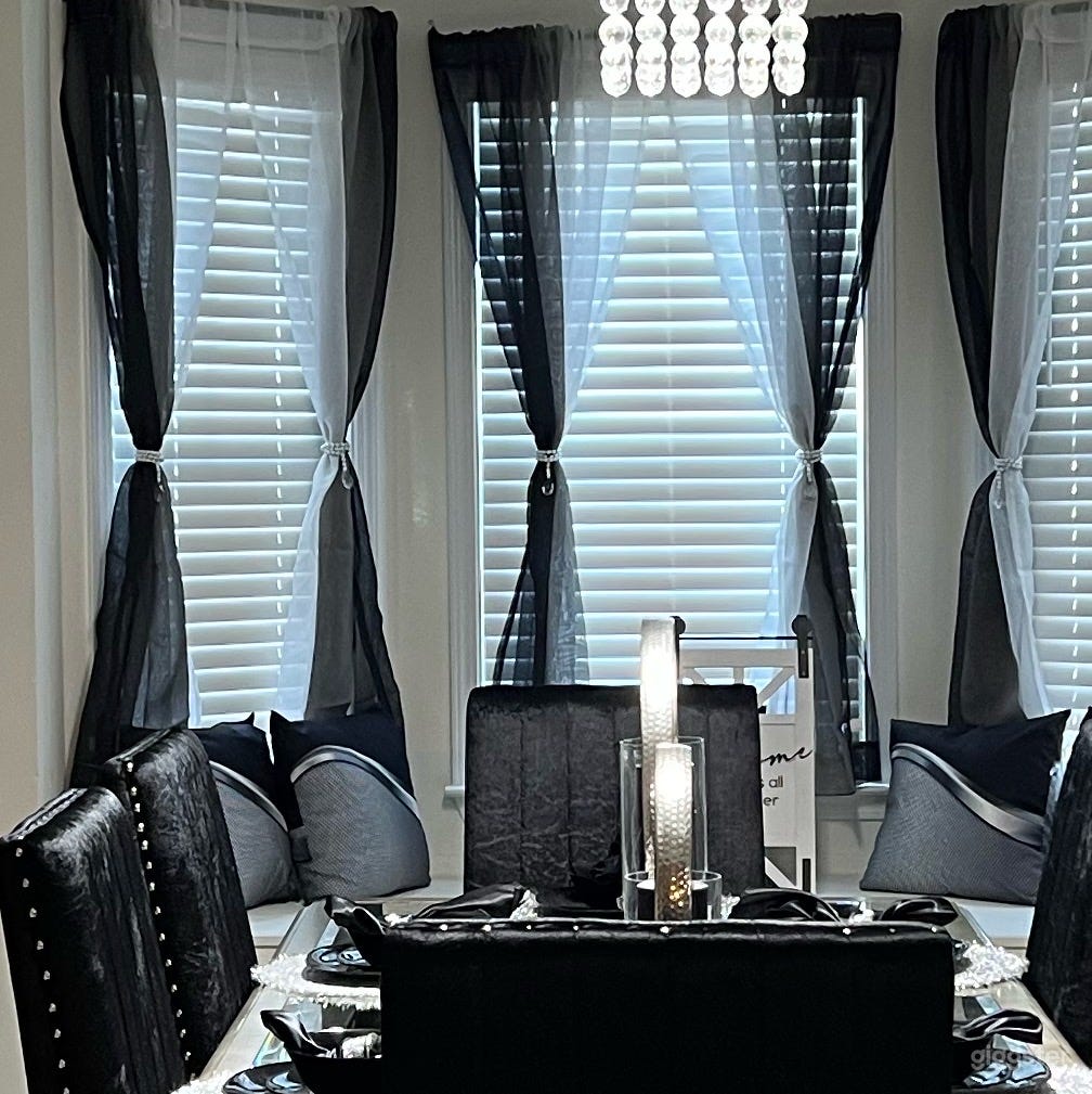 Modern Black House Photo 4