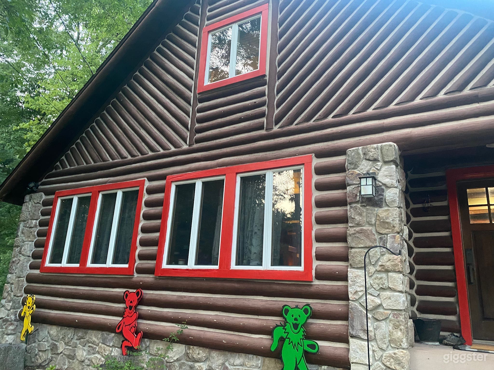 Cinematic Log Cabin Near NYC Photo 3