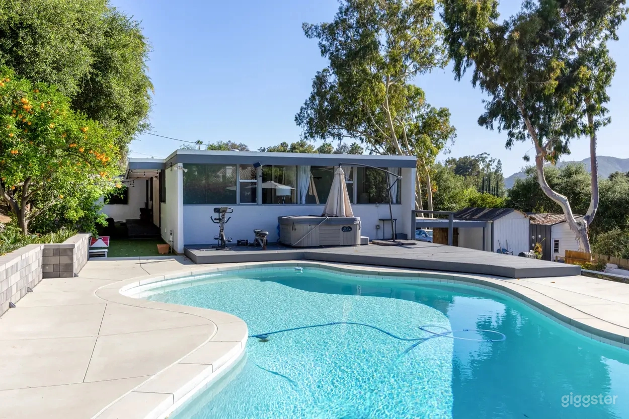 Modern Pool &amp; Hot Tub with Mountain Views Photo 2