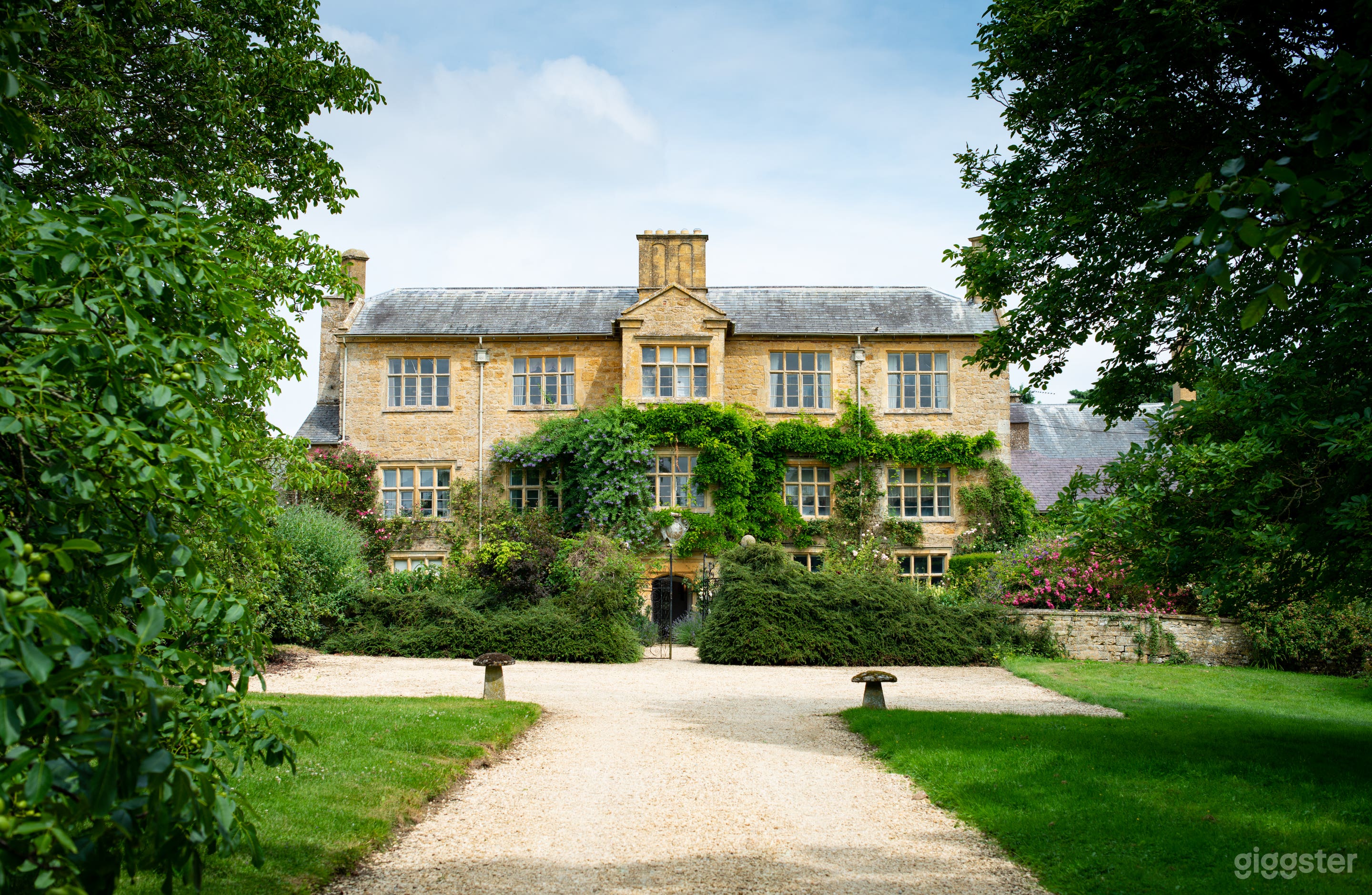 Traditional Historic Manor House Photo 1