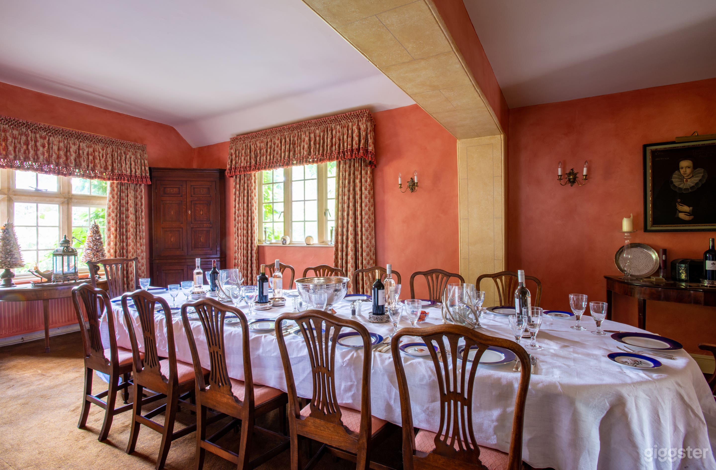 Traditional Historic Manor House Photo 4